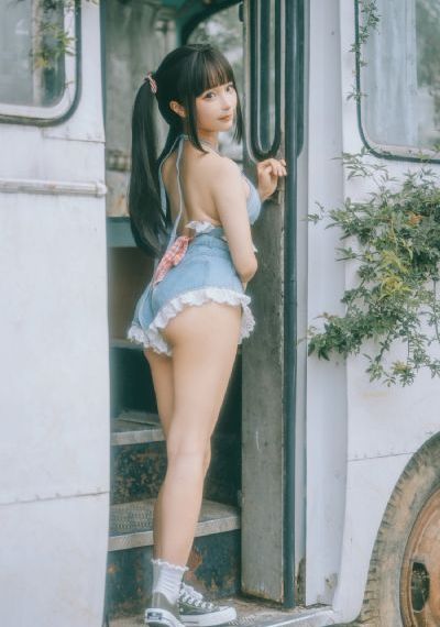 天降女子从2楼掉下了未修剪_超清神马在线观看