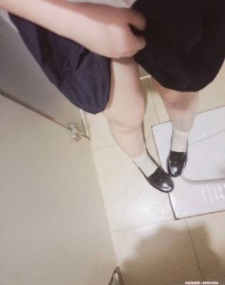 一个人在线观看免费完整版_HD电影在线观看